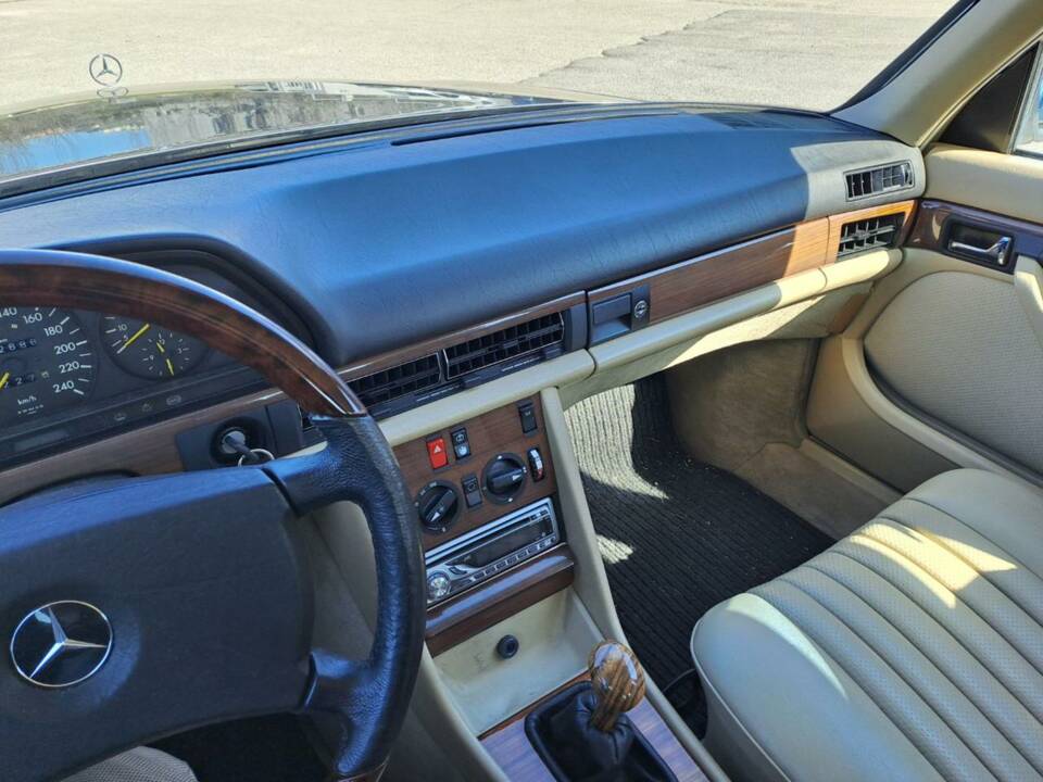 Image 50/50 of Mercedes-Benz 300 SE (1990)