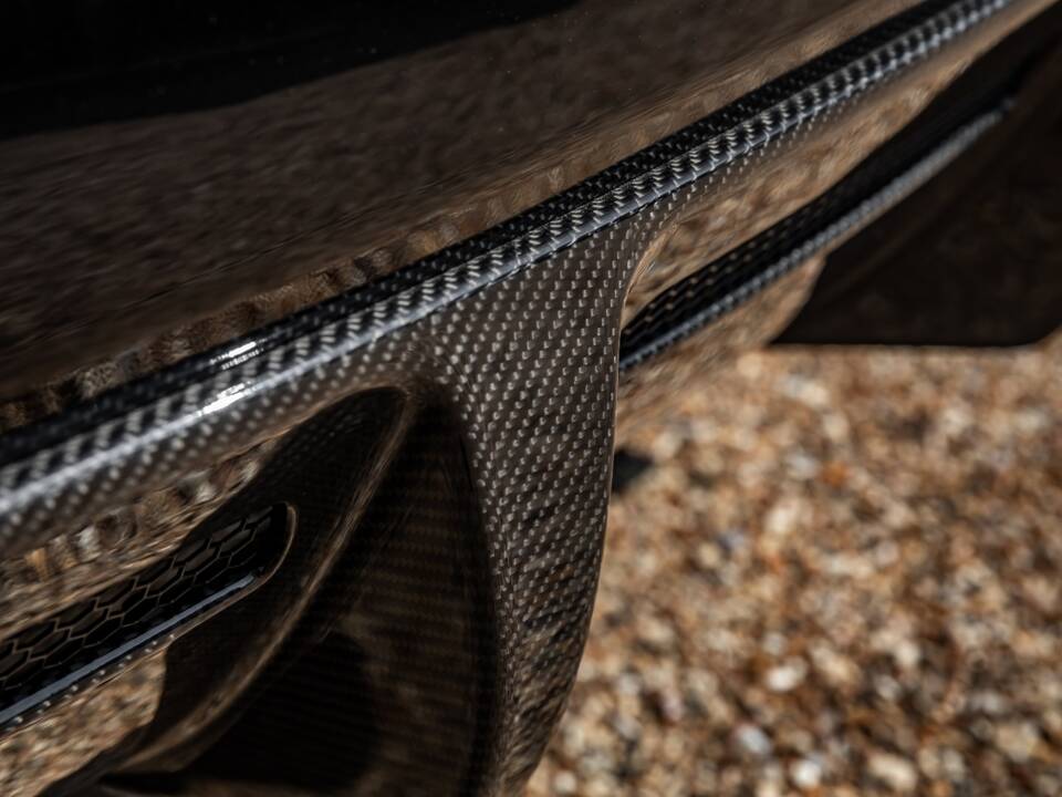 Image 32/59 of Aston Martin DBS (2012)