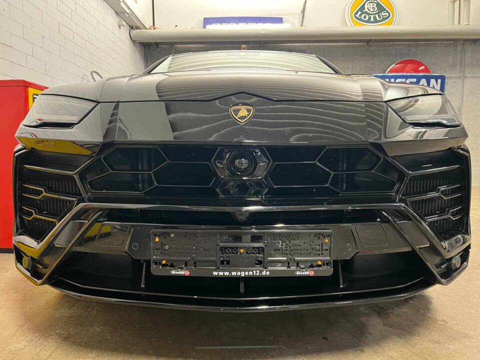 Image 3/18 of Lamborghini Urus (2019)
