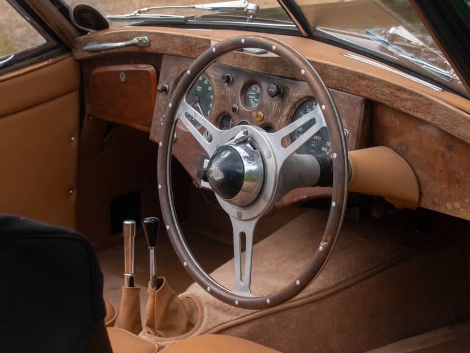 Bild 33/50 von Jaguar XK 120 DHC (1954)