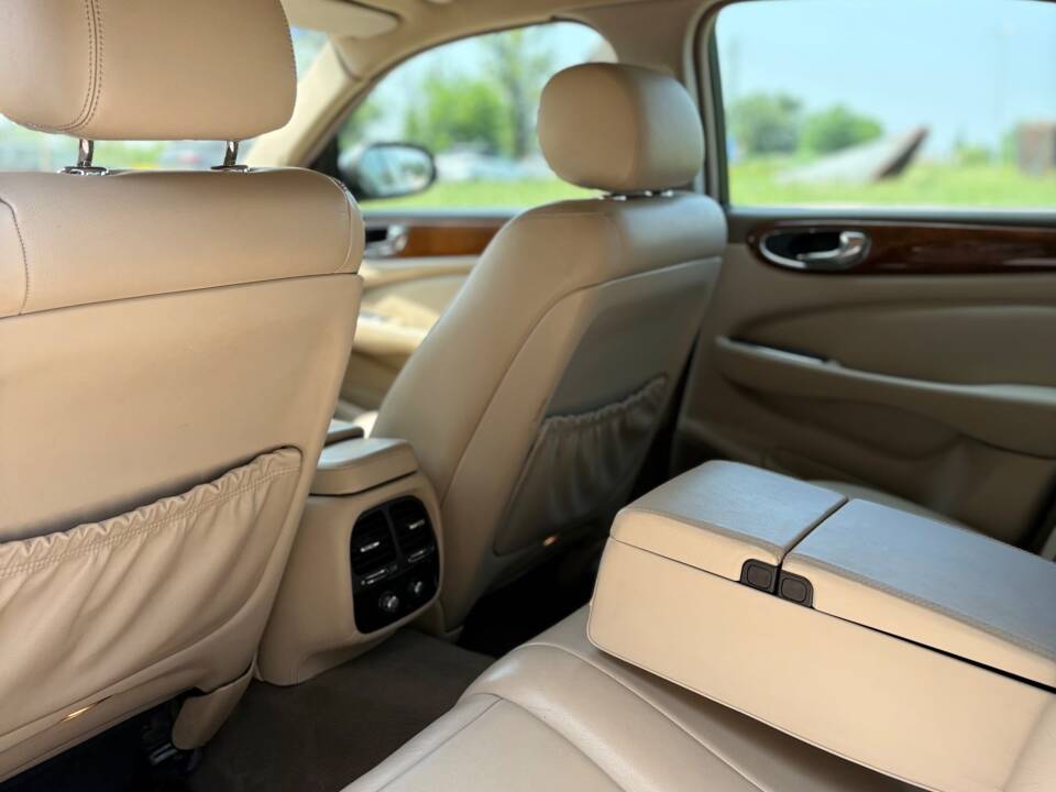 Image 6/9 of Jaguar XJ 8 4.2 (2003)