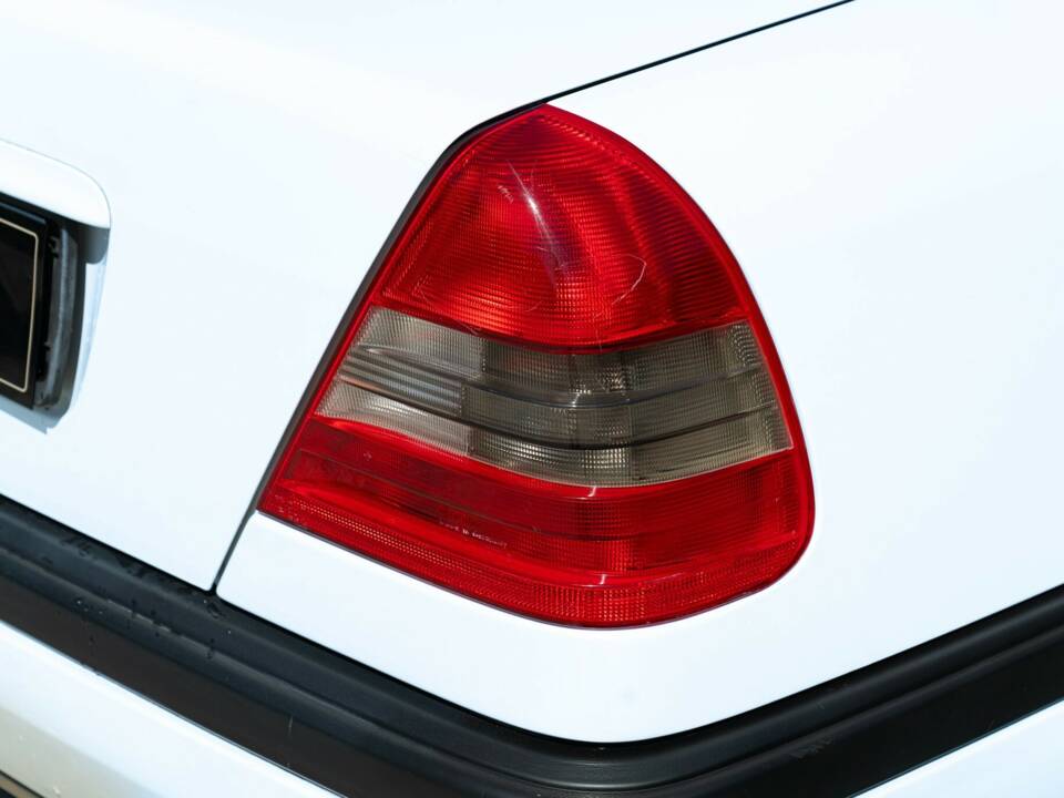 Immagine 20/50 di Mercedes-Benz C 200 Kompressor (1996)