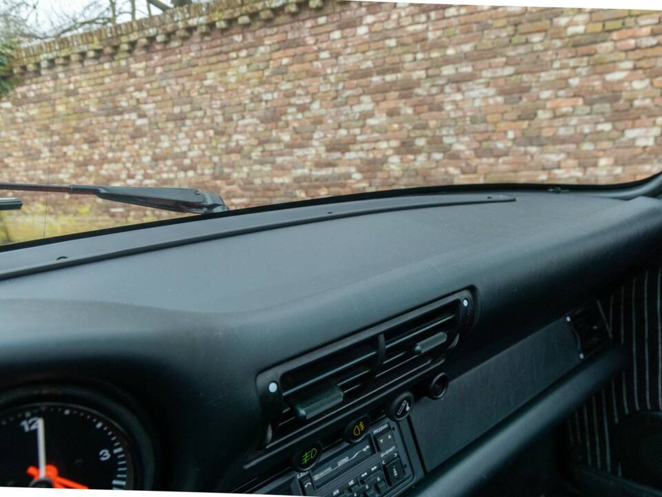 Bild 42/50 von Porsche 911 Carrera 3.2 (1988)