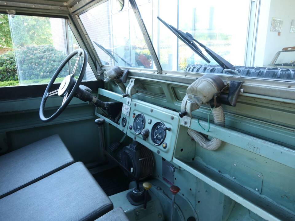 Image 46/50 of Land Rover 88 (1965)