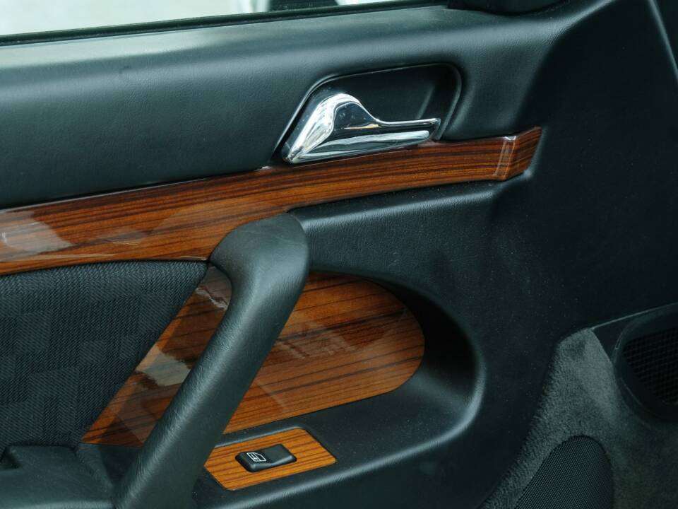 Bild 39/50 von Mercedes-Benz 300 SE (1992)