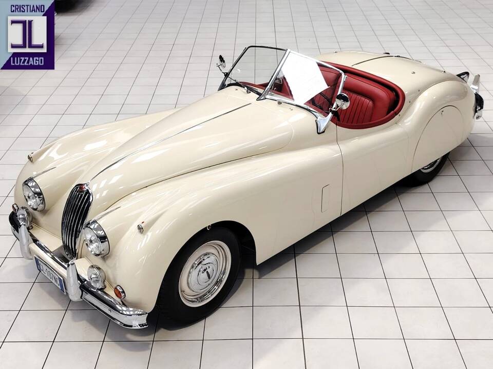 Image 4/74 of Jaguar XK 140 OTS (1956)