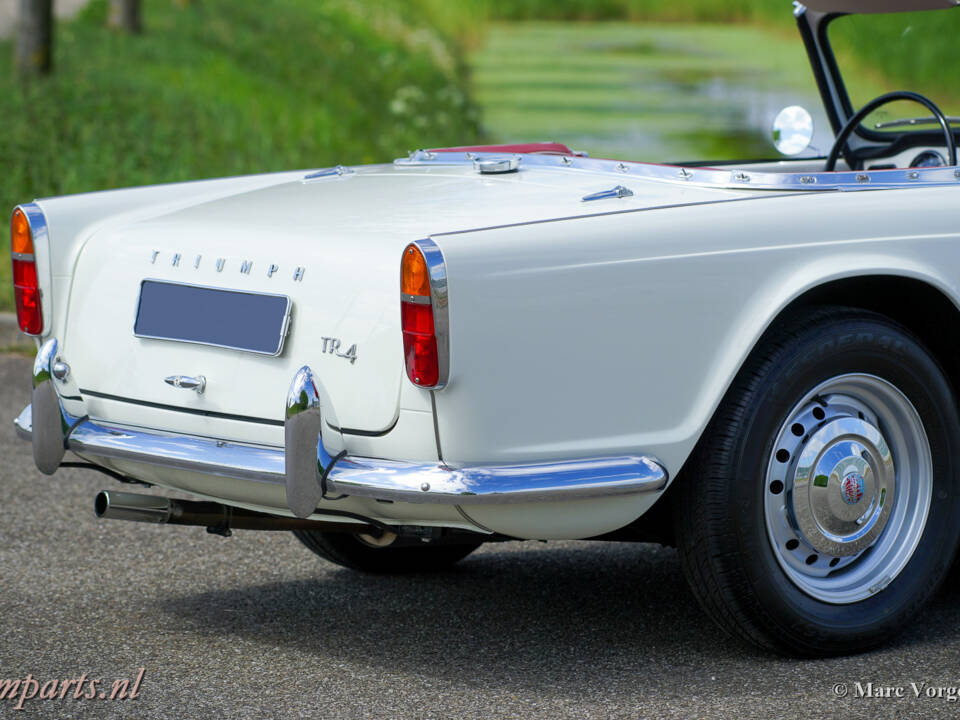 Image 20/31 of Triumph TR 4A (1966)