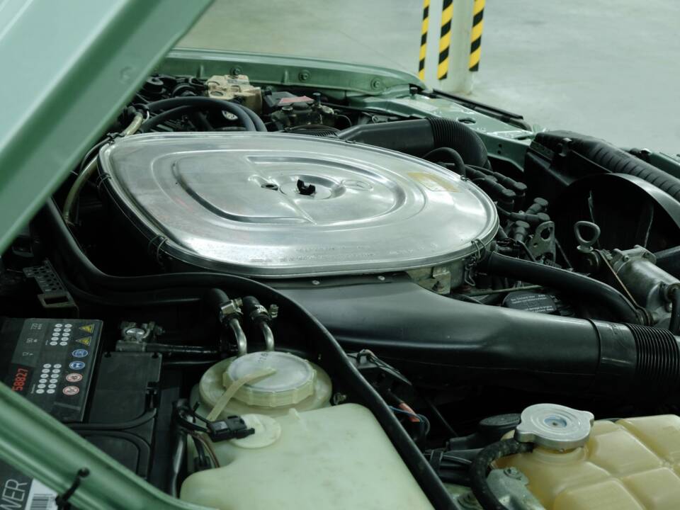 Bild 25/50 von Mercedes-Benz 500 SEC (1988)
