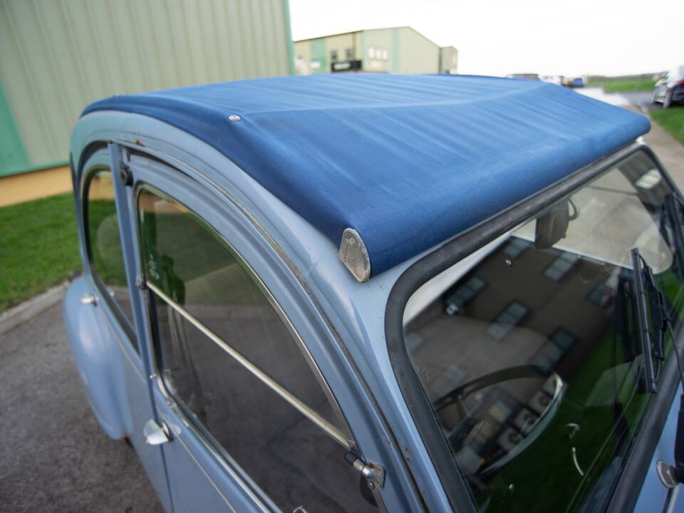 Image 20/38 de Citroën 2 CV 6 (1988)