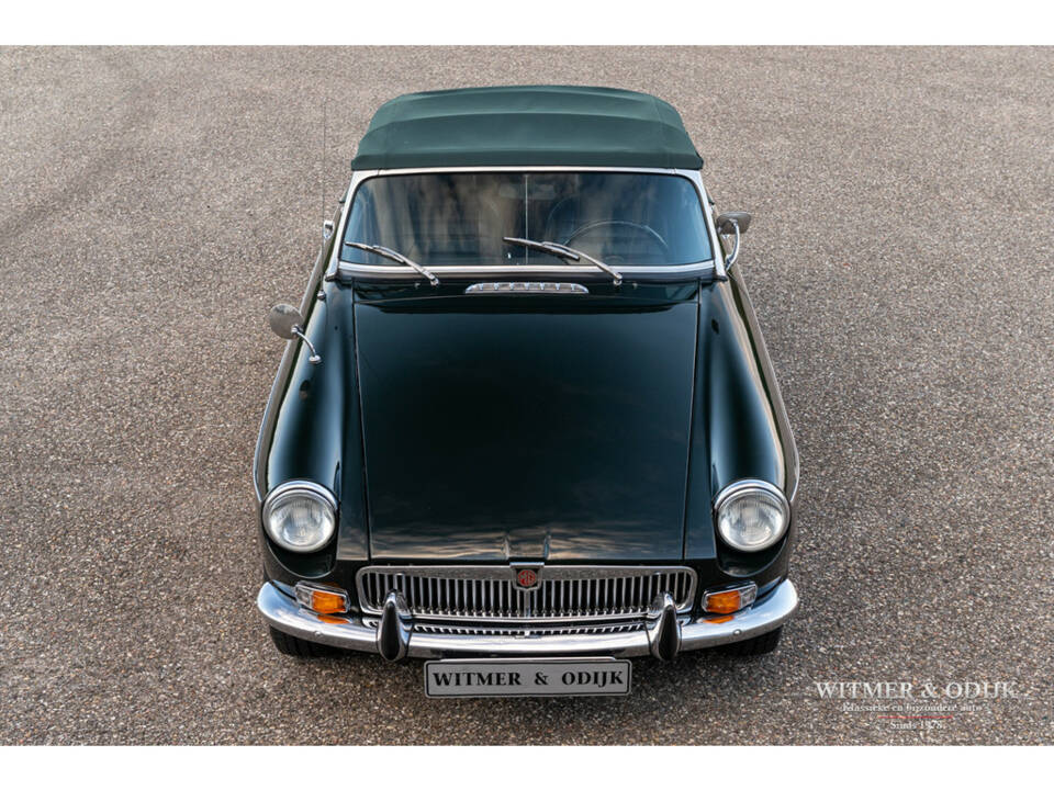 Image 2/28 of MG MGB (1970)