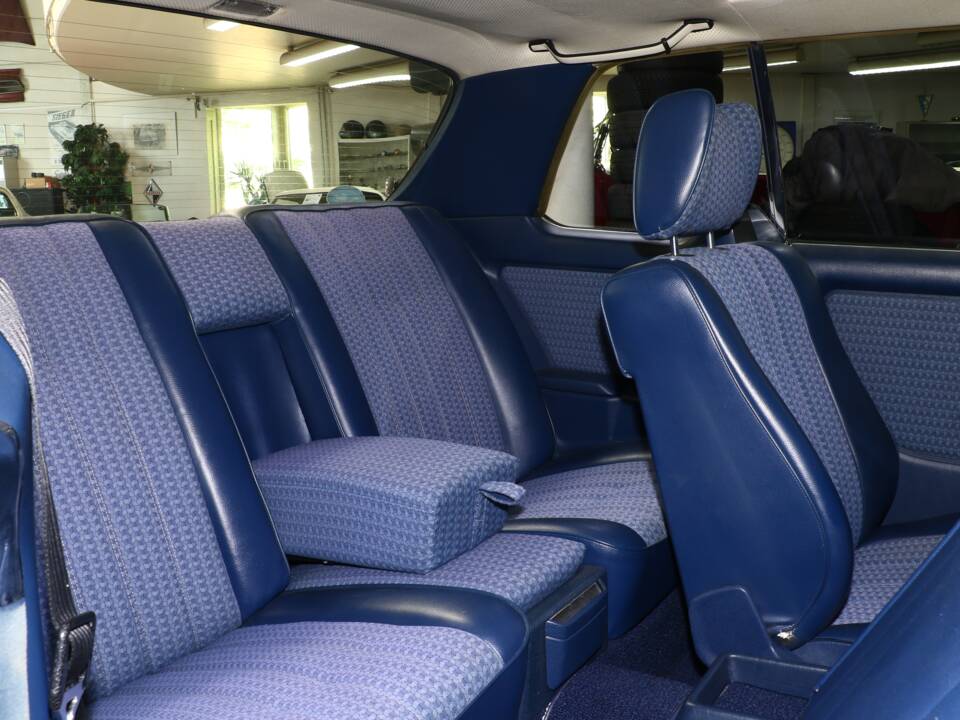 Image 13/25 of Mercedes-Benz 280 CE (1977)