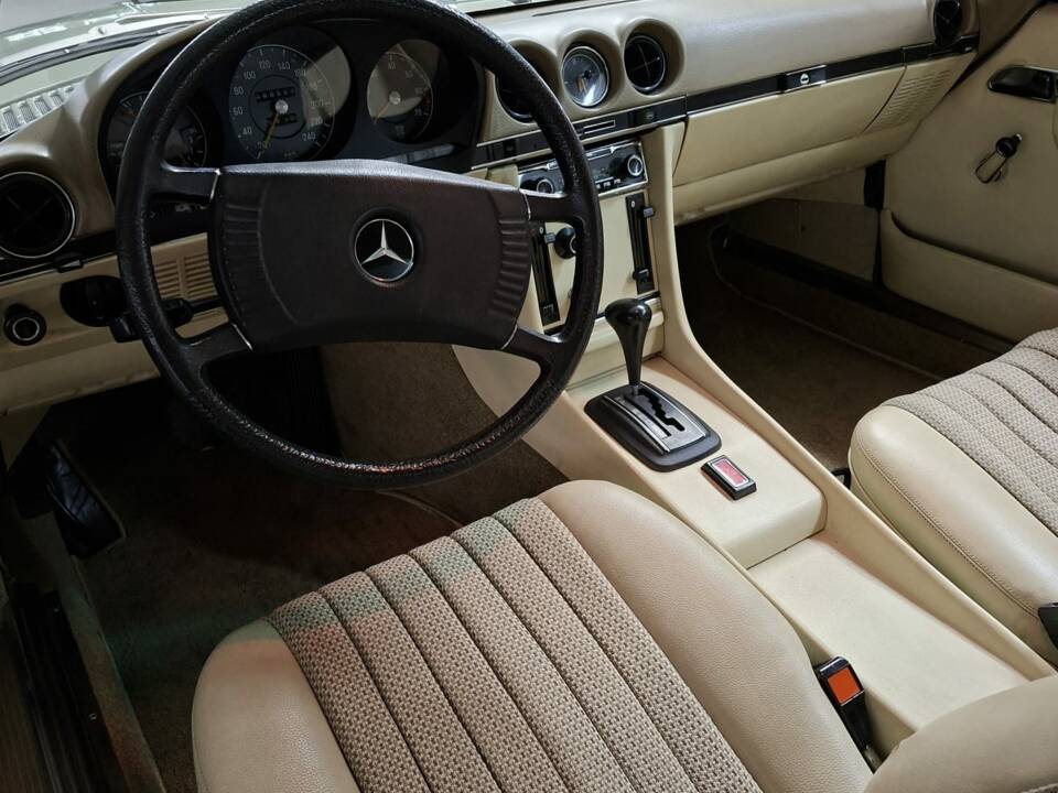 Immagine 7/20 di Mercedes-Benz 350 SLC (1973)