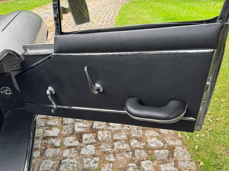 Image 28/30 de Jaguar Type E 4.2 (1965)