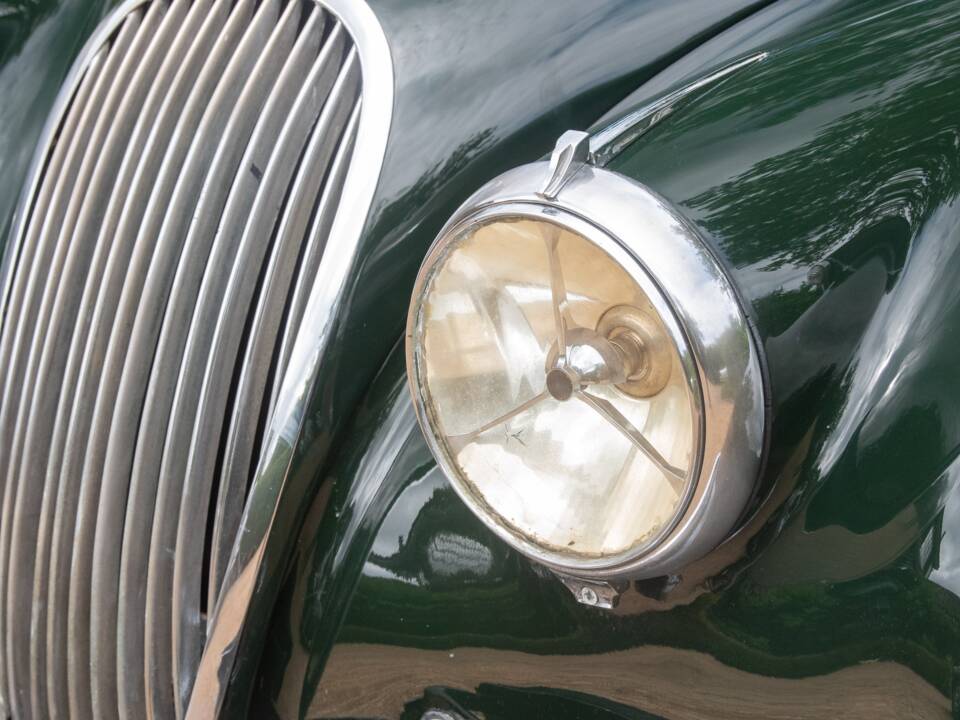Image 3/46 of Jaguar XK 120 DHC (1954)