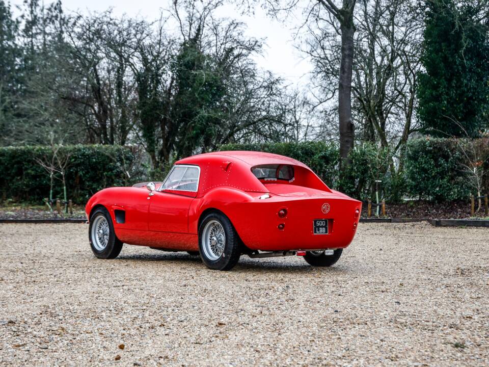 Image 14/49 of MG MGA 1850 (1960)