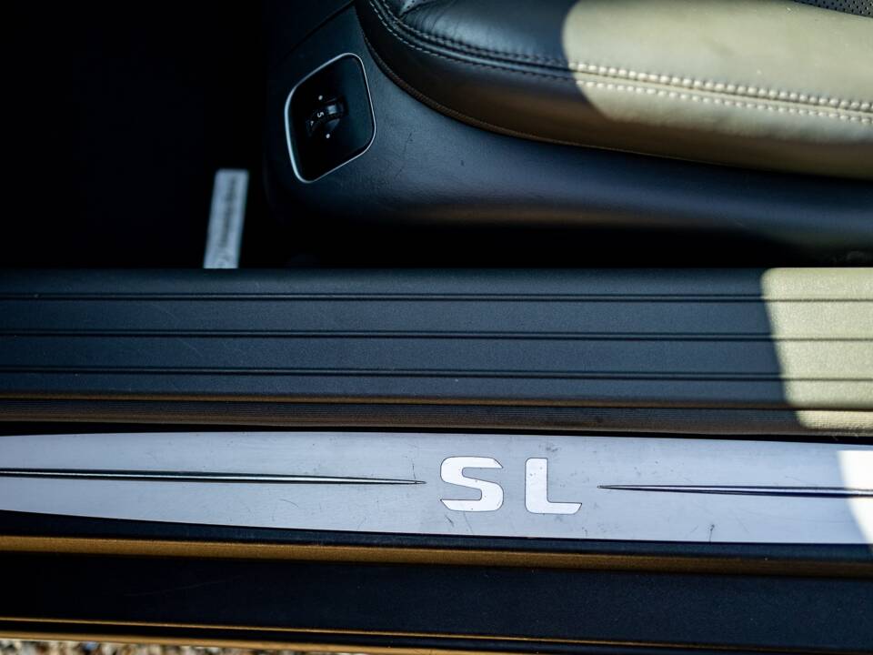 Image 29/50 de Mercedes-Benz SL 500 (2003)