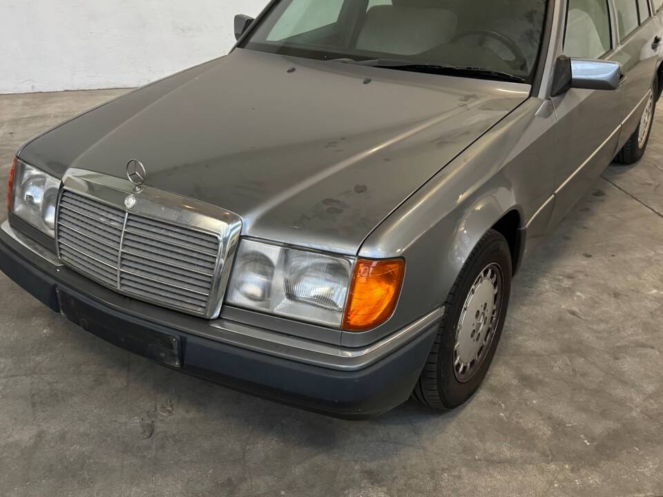 Imagen 18/81 de Mercedes-Benz 250 TD (1992)