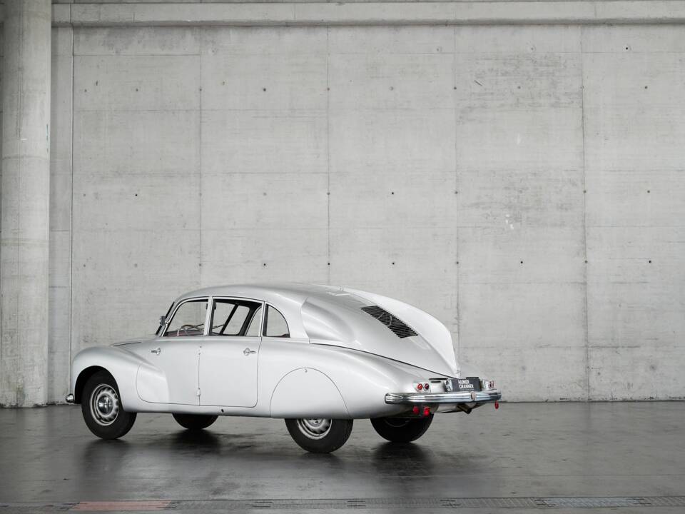 Image 11/50 of Tatra T 87 (1949)