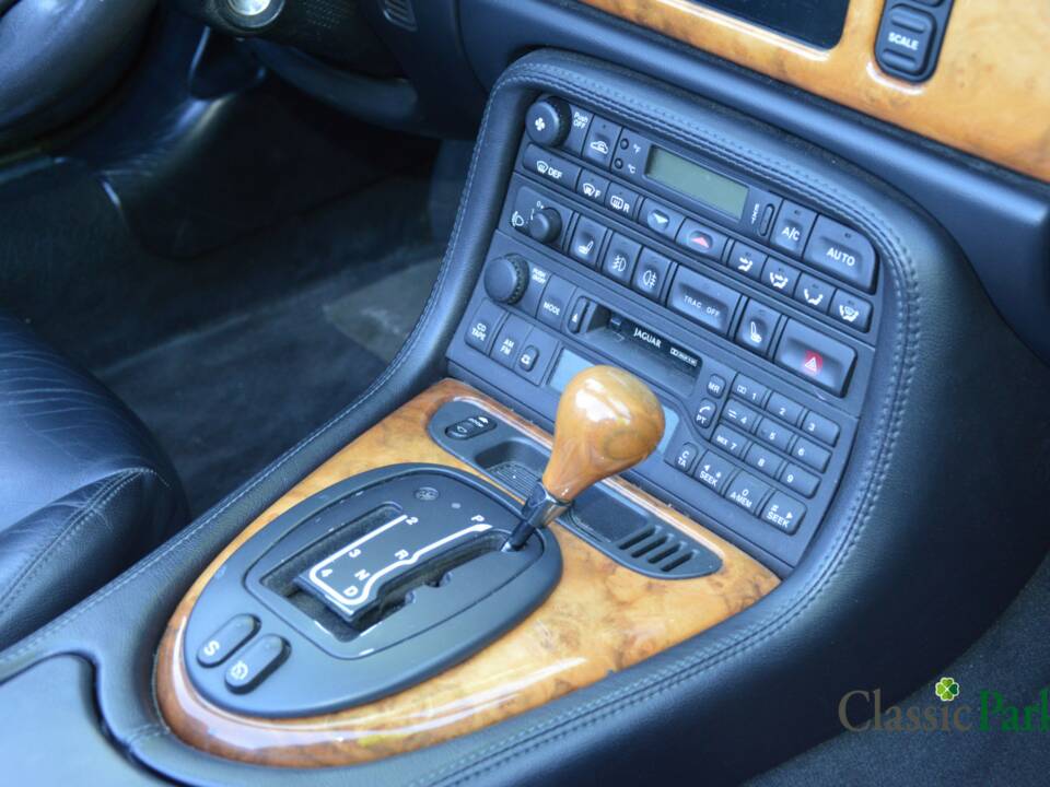 Afbeelding 49/50 van Jaguar XKR (2000)