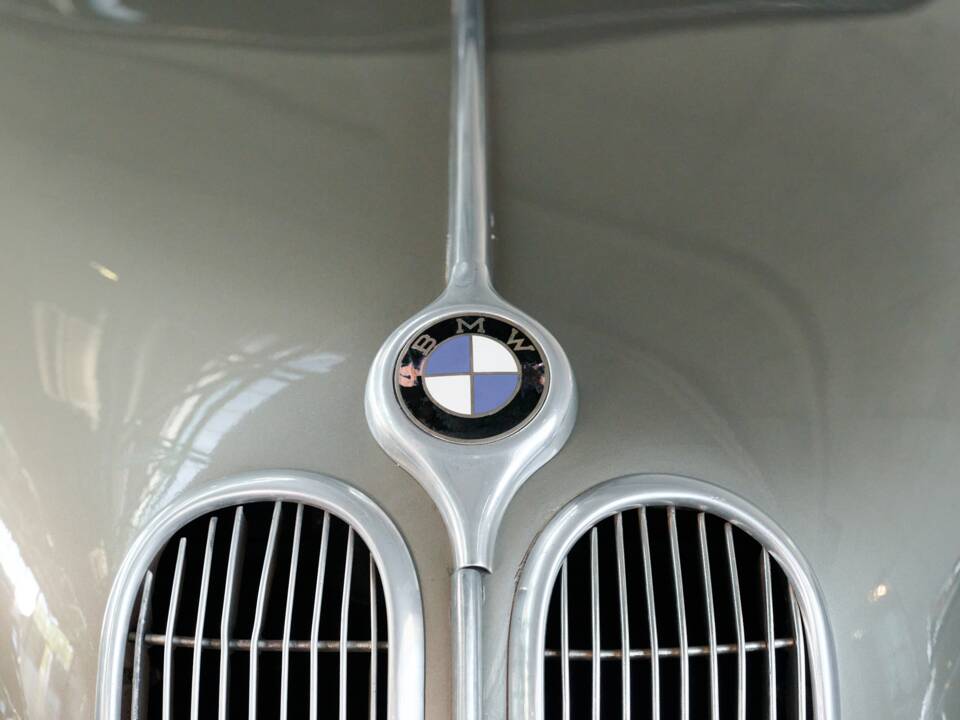 Immagine 34/50 di BMW 502 Baur (1955)
