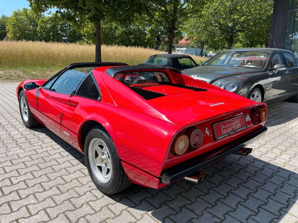 Image 10/20 de Ferrari 308 GTSi (1982)