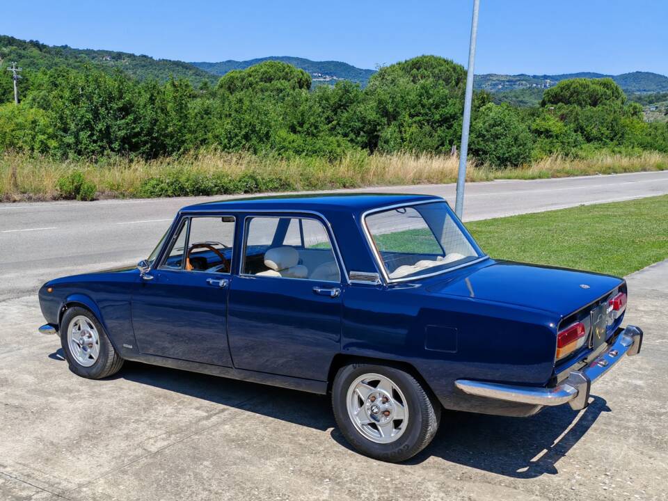 Image 5/50 of Alfa Romeo 2000 Berlina (1972)