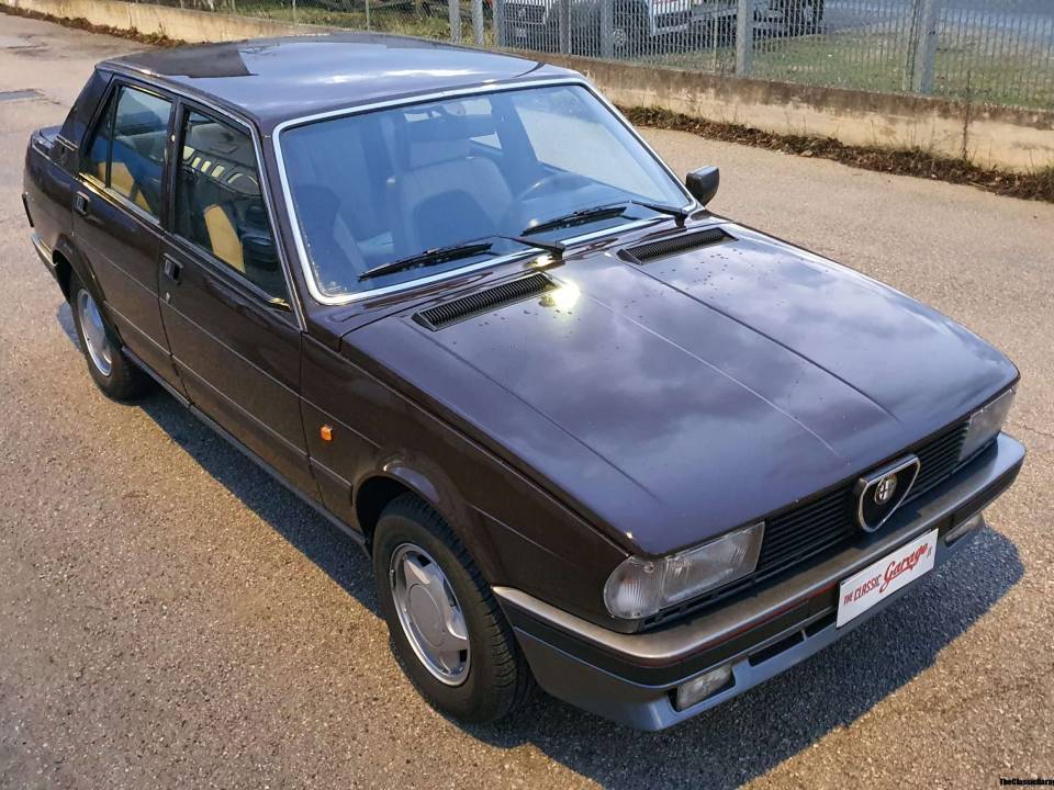 Imagen 9/30 de Alfa Romeo Giulietta 1.6 (1986)