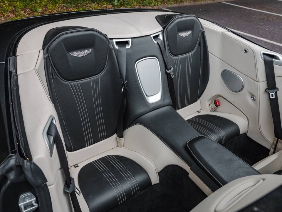 Image 12/39 of Aston Martin DB 11 Volante (2018)