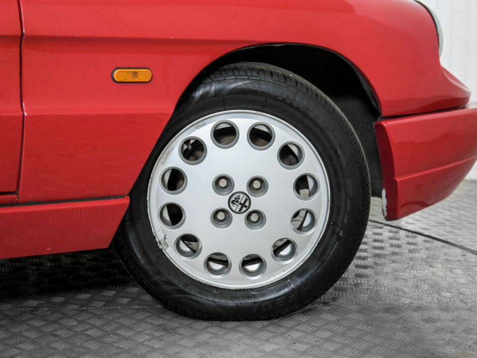Imagen 43/50 de Alfa Romeo 2.0 Spider (1993)