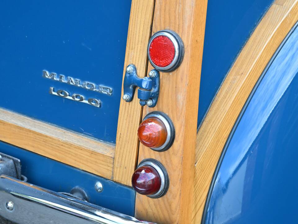 Image 28/37 of Morris Minor 1000 Traveller (1971)