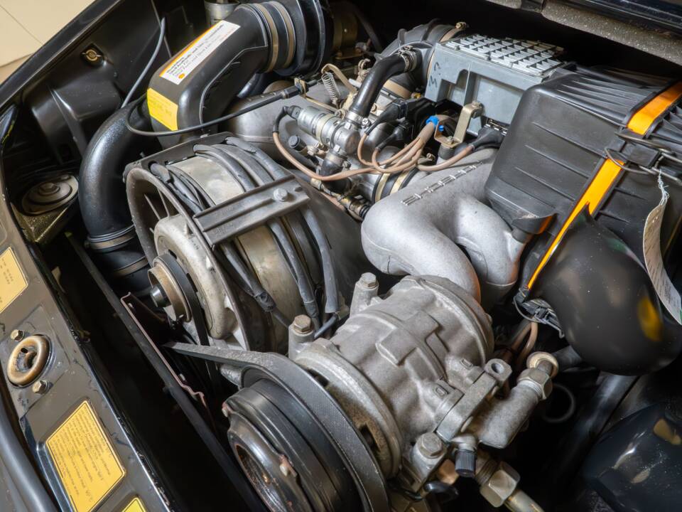 Image 16/38 of Porsche 911 Carrera 3.2 (1986)