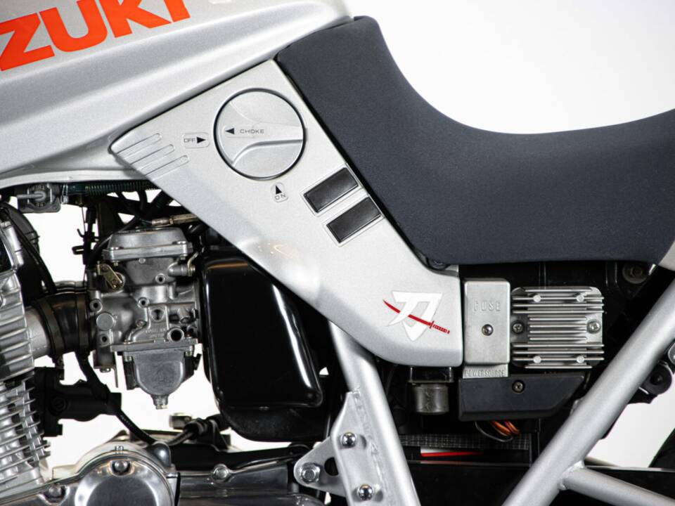 Immagine 17/50 di Suzuki GSX 750S Katana (1982)