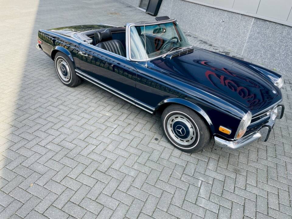 Image 12/38 de Mercedes-Benz 280 SL (1970)