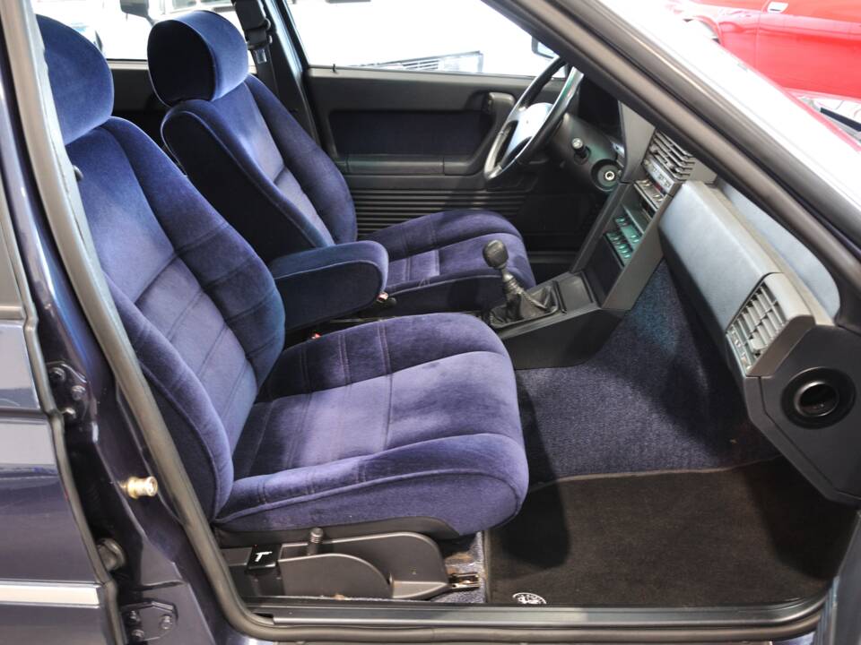 Image 22/26 of Alfa Romeo 164 2.0 Super V6 (1993)