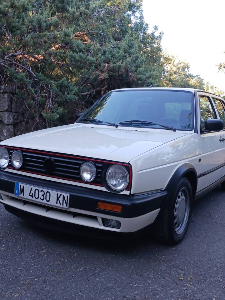 Bild 1/63 von Volkswagen Golf II GTi 1.8 (1989)