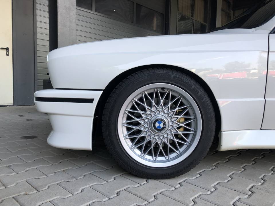 Image 23/27 of BMW M3 (1987)