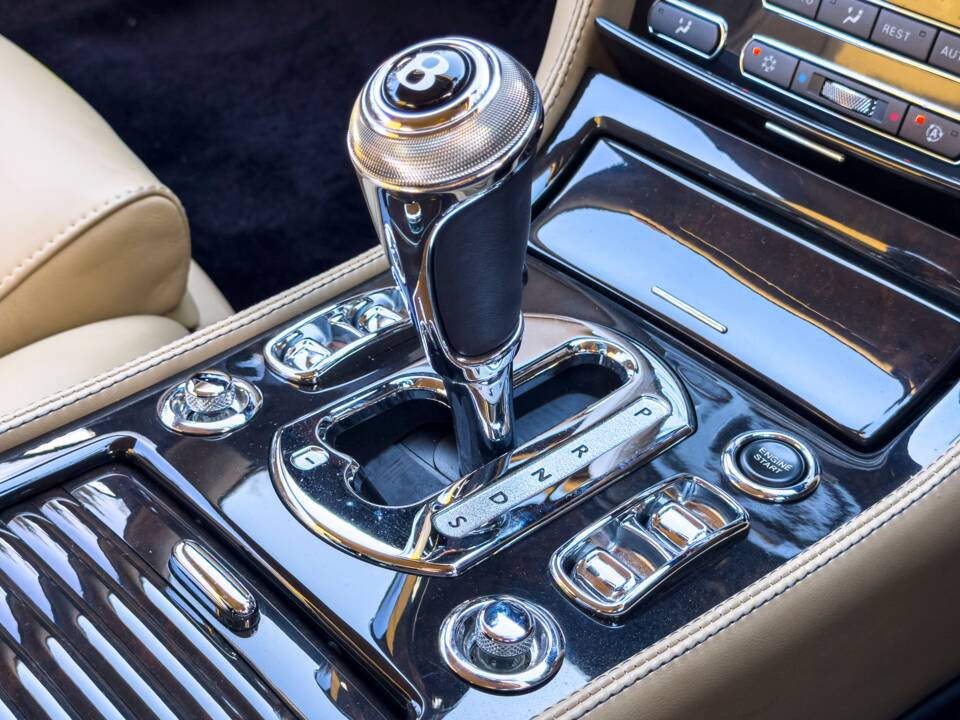 Image 19/25 of Bentley Brooklands (2008)