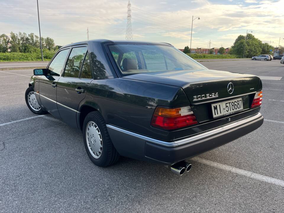 Bild 5/25 von Mercedes-Benz 300 E-24 (1991)