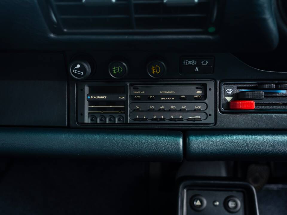 Image 23/50 of Porsche 911 Turbo LE (1989)