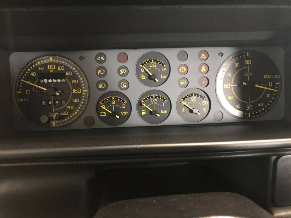 Image 29/33 of Lancia Delta HF Integrale Evoluzione I (1992)