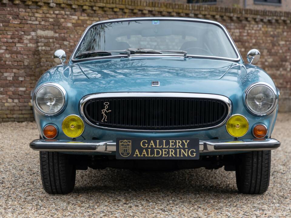 Image 18/50 of Volvo 1800 ES (1972)