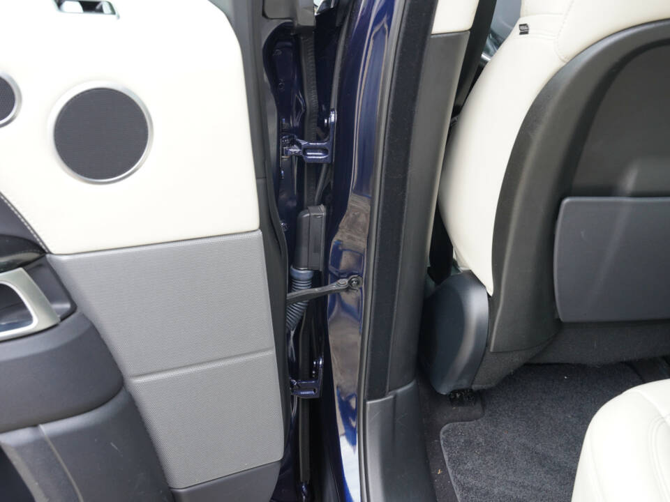 Image 24/50 of Land Rover Range Rover Sport P400e PHEV (2020)