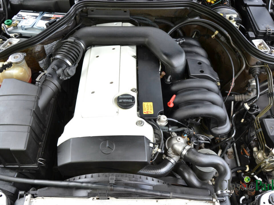 Bild 15/44 von Mercedes-Benz E 280 T (1994)