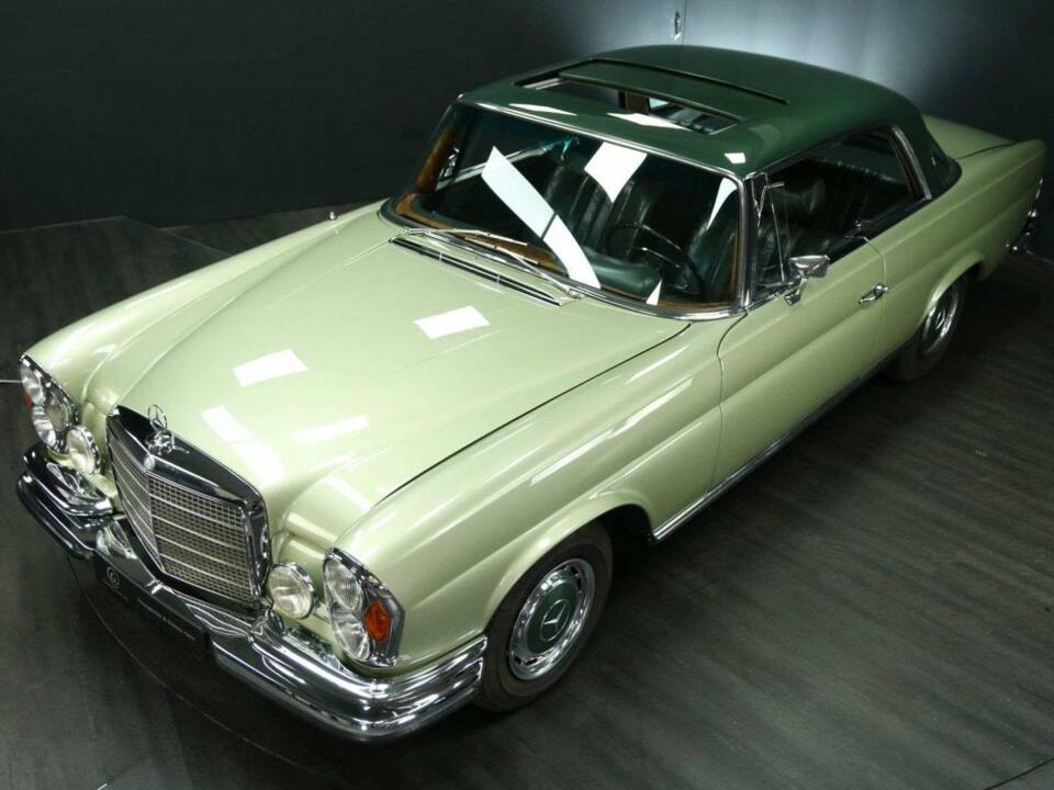 Image 23/30 of Mercedes-Benz 280 SE (1970)