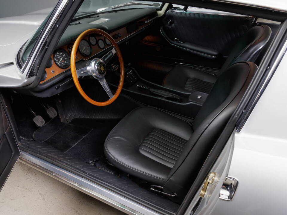 Image 23/32 of ISO Grifo GL 350 (1968)