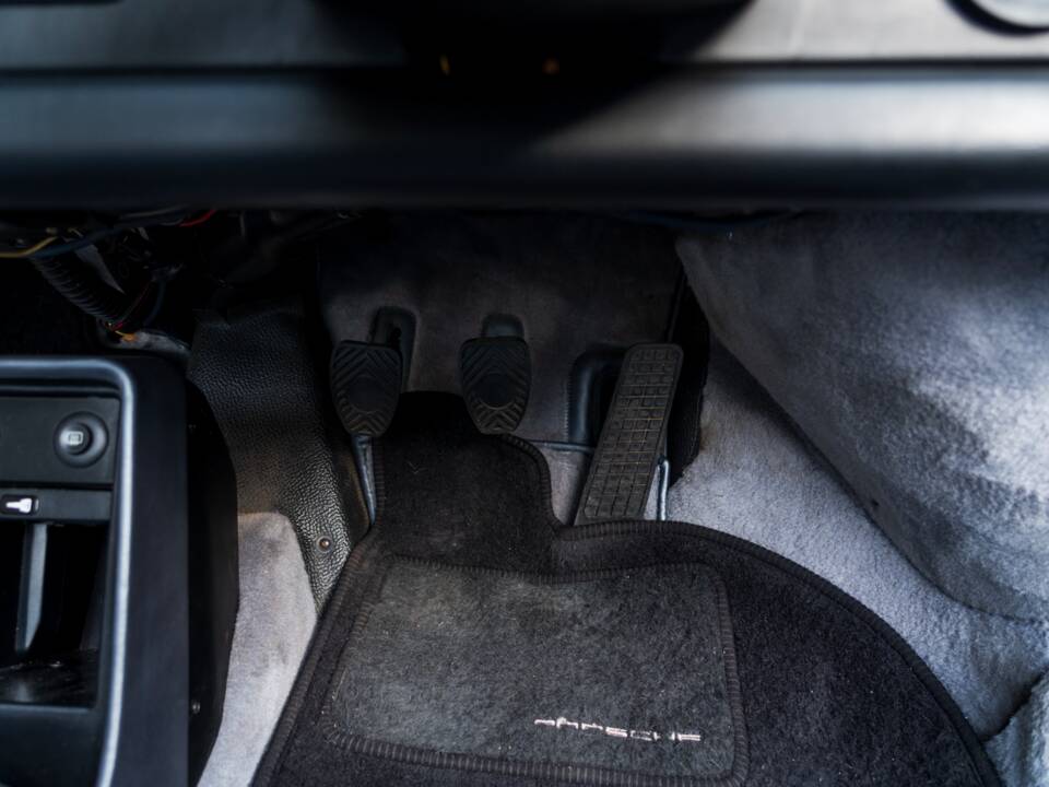 Bild 19/58 von Porsche 911 Carrera 3.2 (WTL) (1988)