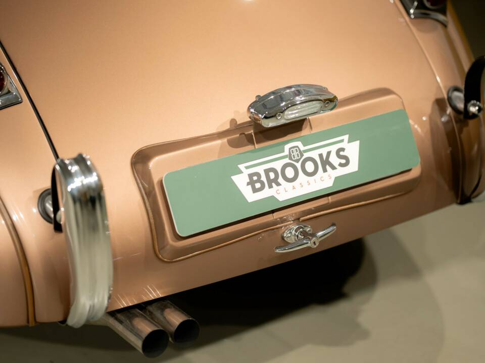 Image 4/50 of Jaguar XK 120 OTS (1952)