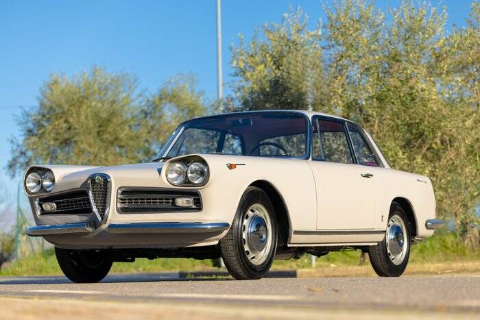 Image 3/7 of Alfa Romeo 2000 Sprint (1961)