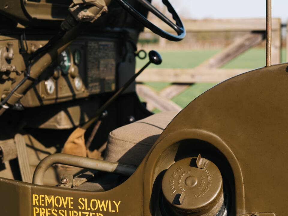Image 4/13 of Willys Jeep M38 A1 (1952)