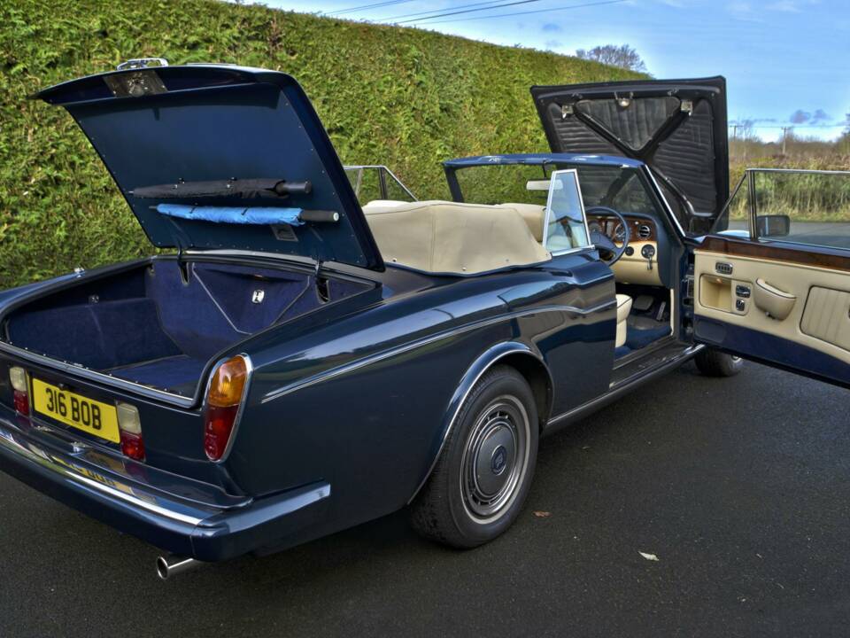 Image 25/50 of Rolls-Royce Corniche III (1990)